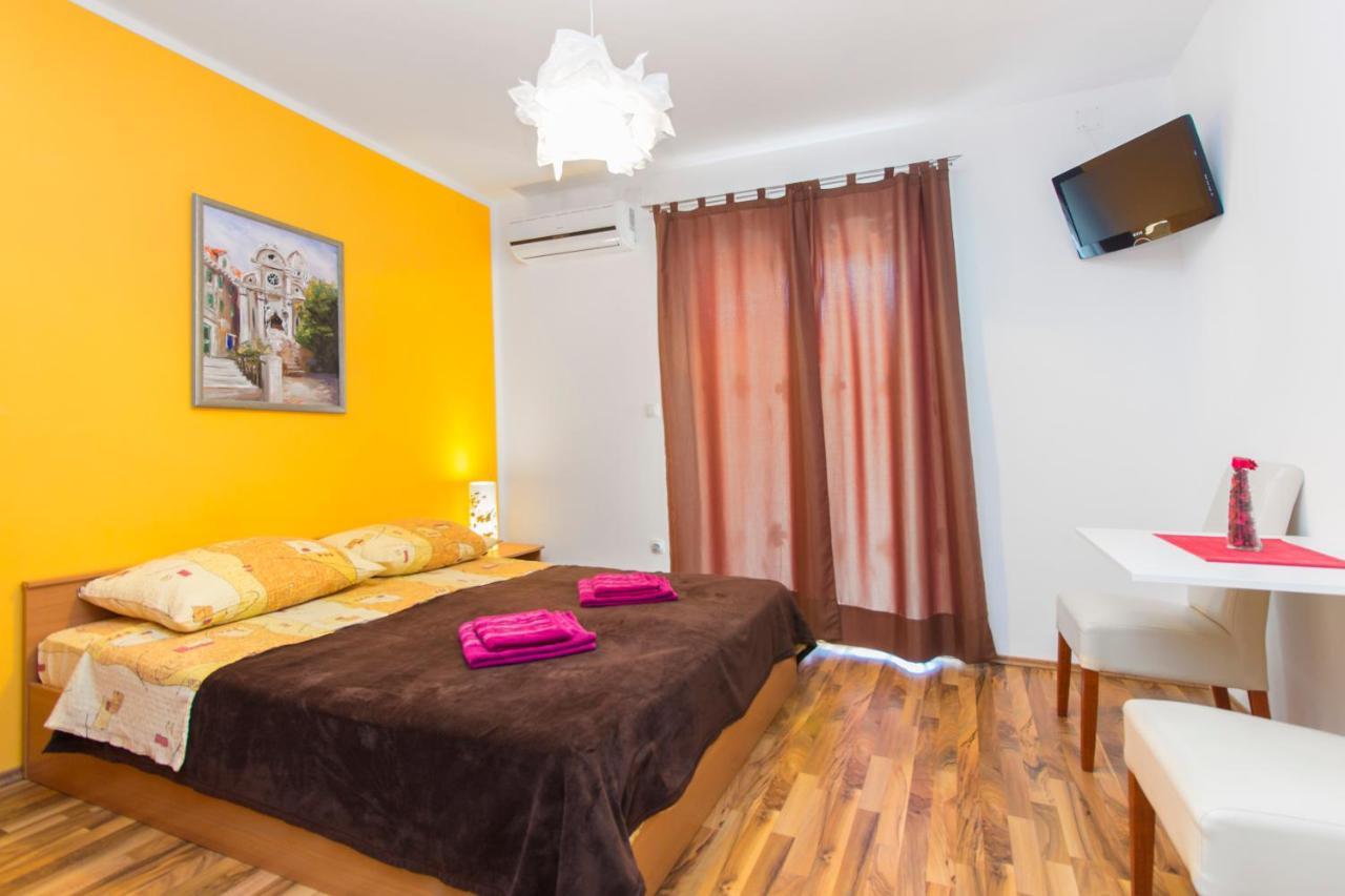 Apartmani Mariva Vodice Esterno foto